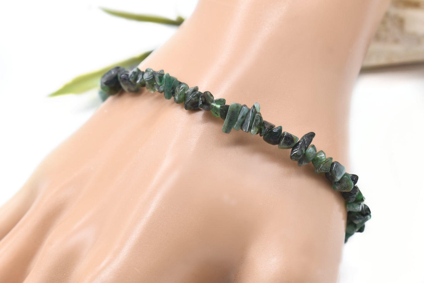Healing Emerald Chip Bracelet – Heart Chakra Alignment with Lobster or Magnetic Clasp