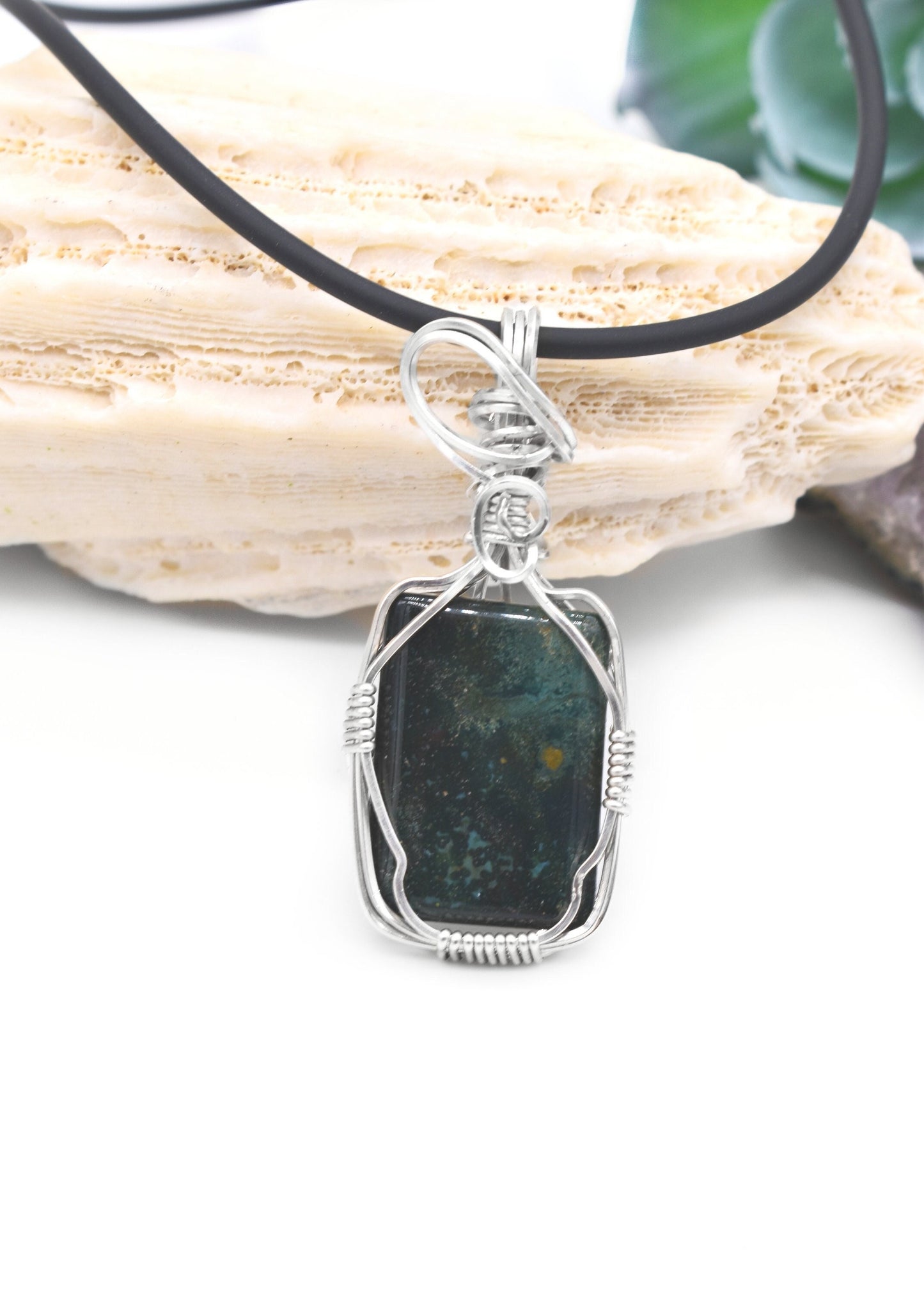 Elegant Moss Agate Pendant Necklace
