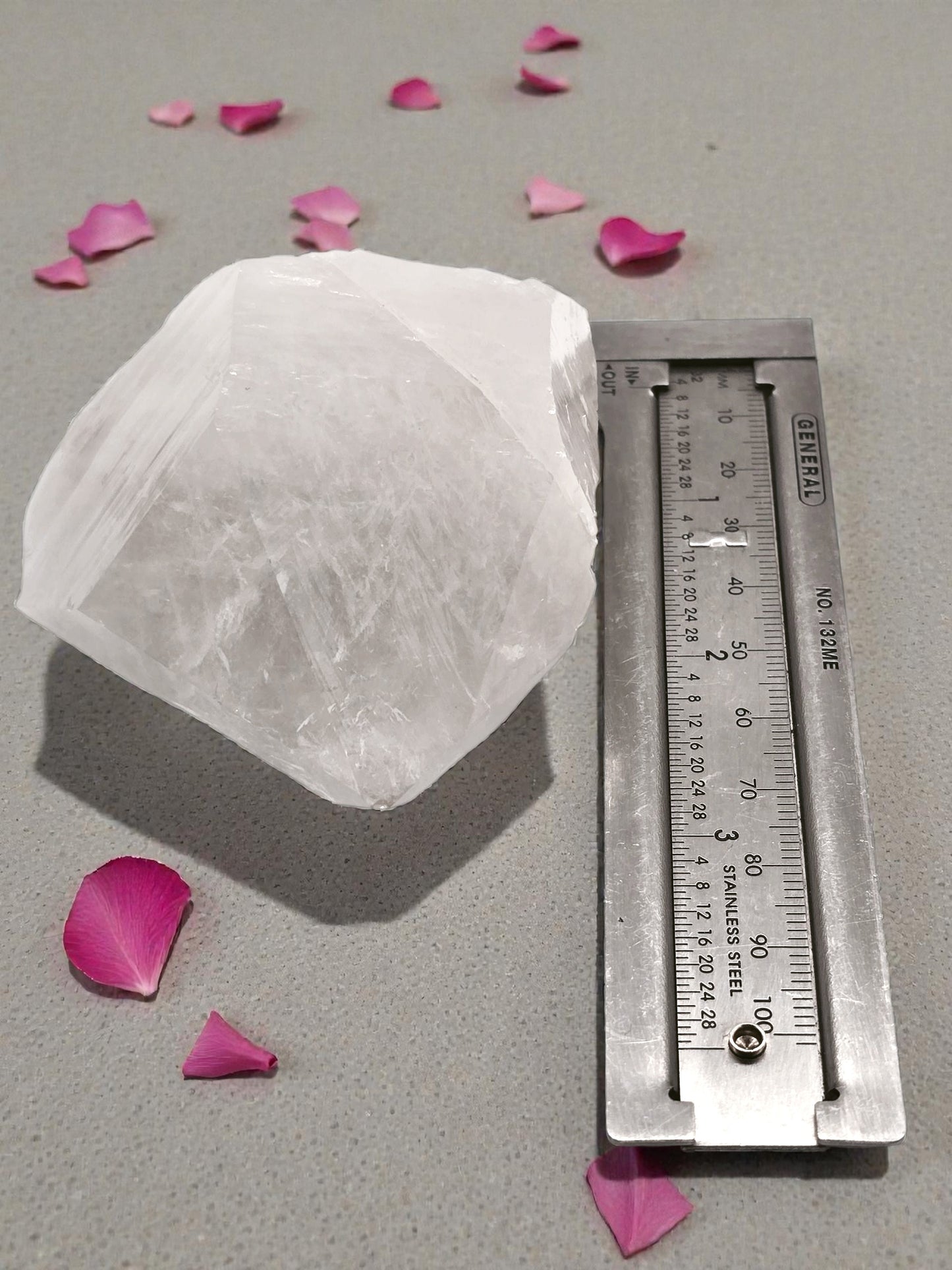 ✨ Raw Quartz Crystal – Genuine Reiki Healing Stone ✨